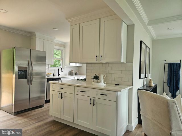 2023 MIDDLEBOROUGH RD, Baltimore, MD 21221