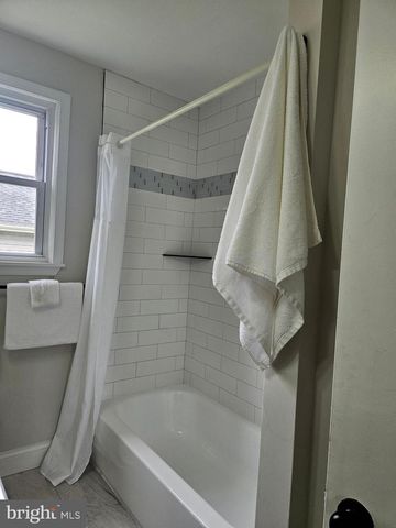 2023 MIDDLEBOROUGH RD, Baltimore, MD 21221