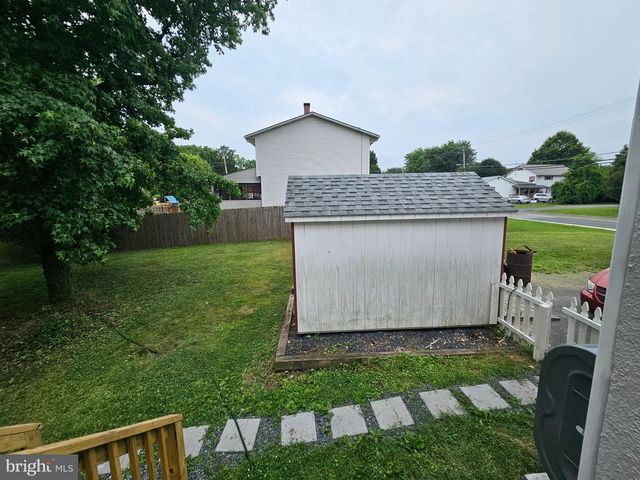 2023 MIDDLEBOROUGH RD, Baltimore, MD 21221