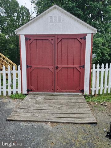 2023 MIDDLEBOROUGH RD, Baltimore, MD 21221