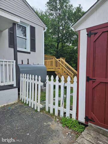 2023 MIDDLEBOROUGH RD, Baltimore, MD 21221