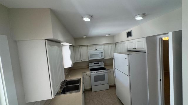 2704 Cardinal Drive, Vero Beach, FL 32963