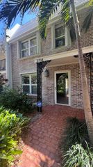 2704 Cardinal Drive, Vero Beach, FL 32963
