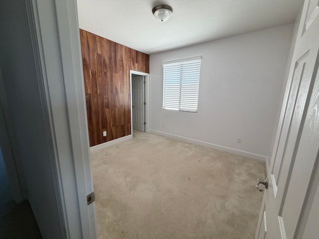 187 Emperor Way, Dinuba, CA 93618