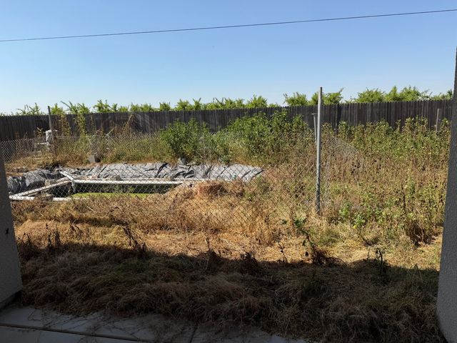 187 Emperor Way, Dinuba, CA 93618