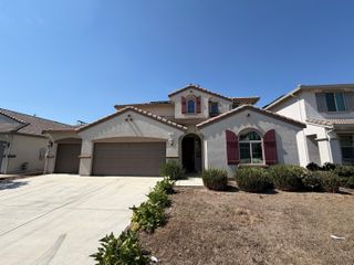 187 Emperor Way, Dinuba, CA 93618
