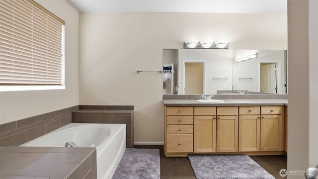 6114 Montevista Drive SE, Auburn, WA 98092