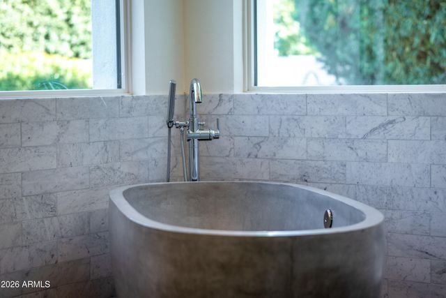 7130 E BELMONT Avenue, Paradise Valley, AZ 85253