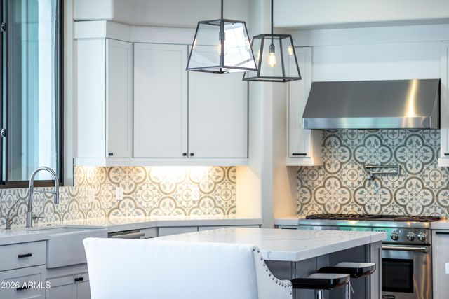 7130 E BELMONT Avenue, Paradise Valley, AZ 85253