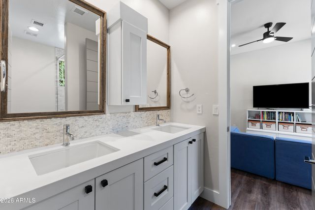 7130 E BELMONT Avenue, Paradise Valley, AZ 85253