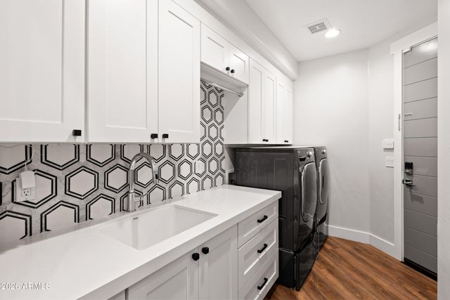 7130 E BELMONT Avenue, Paradise Valley, AZ 85253