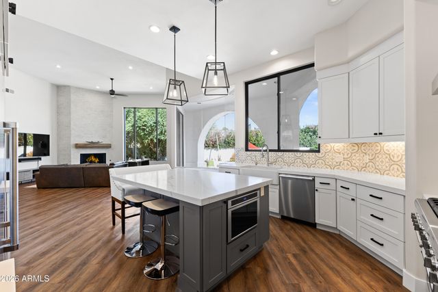 7130 E BELMONT Avenue, Paradise Valley, AZ 85253