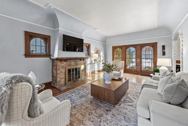 740 E Lexington BOULEVARD, Whitefish Bay, WI 53217