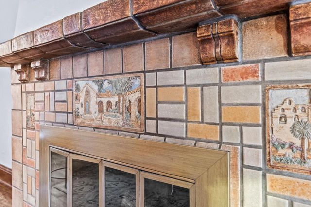 740 E Lexington BOULEVARD, Whitefish Bay, WI 53217