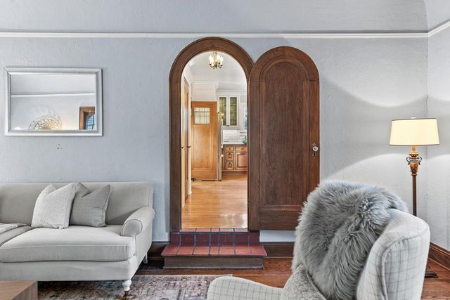 740 E Lexington BOULEVARD, Whitefish Bay, WI 53217