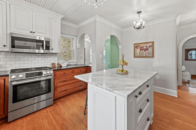 740 E Lexington BOULEVARD, Whitefish Bay, WI 53217