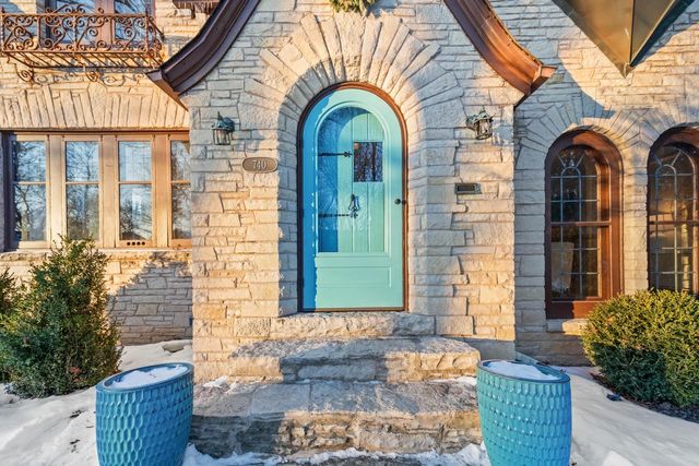 740 E Lexington BOULEVARD, Whitefish Bay, WI 53217