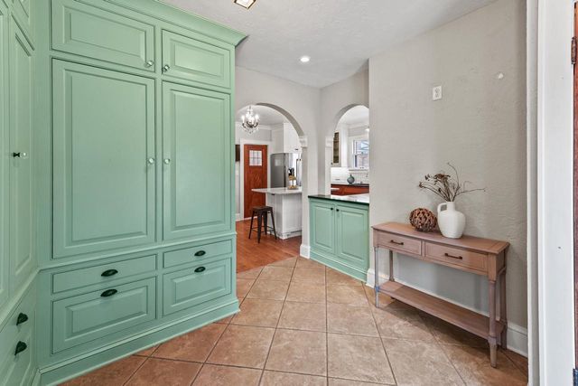 740 E Lexington BOULEVARD, Whitefish Bay, WI 53217