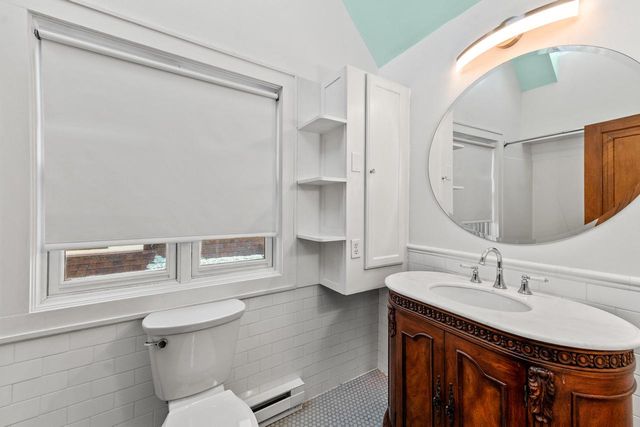 740 E Lexington BOULEVARD, Whitefish Bay, WI 53217