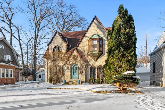 740 E Lexington BOULEVARD, Whitefish Bay, WI 53217