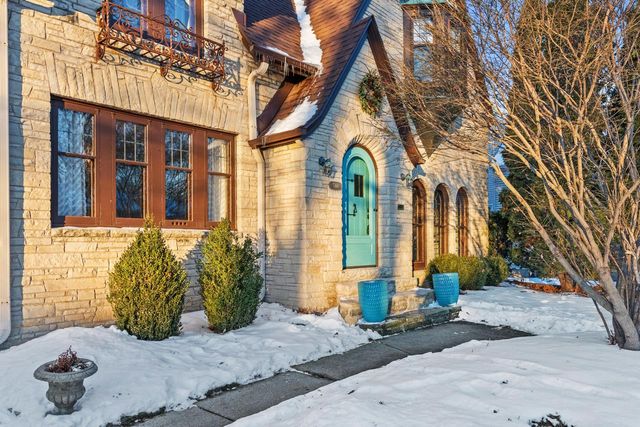 740 E Lexington BOULEVARD, Whitefish Bay, WI 53217