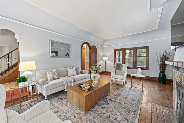 740 E Lexington BOULEVARD, Whitefish Bay, WI 53217