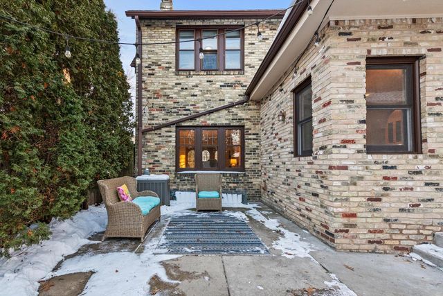 740 E Lexington BOULEVARD, Whitefish Bay, WI 53217