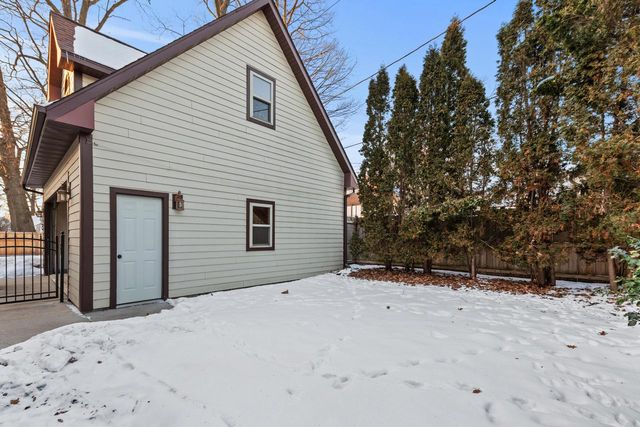 740 E Lexington BOULEVARD, Whitefish Bay, WI 53217