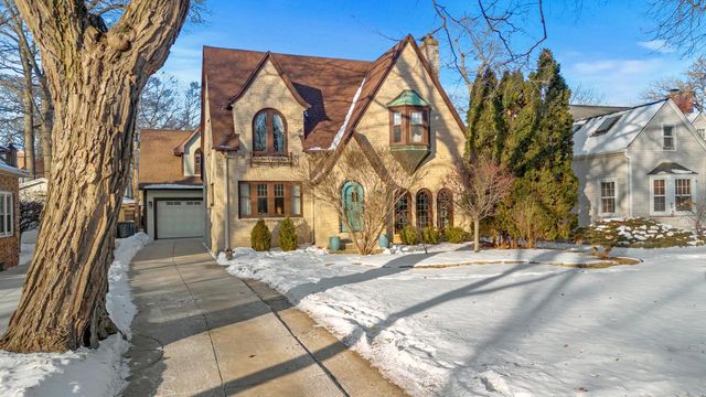 740 E Lexington BOULEVARD, Whitefish Bay, WI 53217