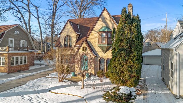 740 E Lexington BOULEVARD, Whitefish Bay, WI 53217
