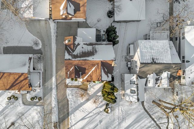 740 E Lexington BOULEVARD, Whitefish Bay, WI 53217