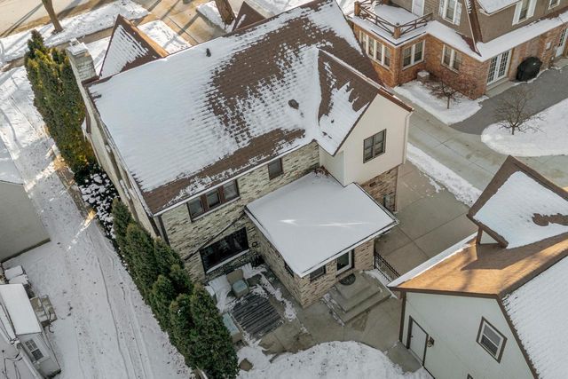 740 E Lexington BOULEVARD, Whitefish Bay, WI 53217