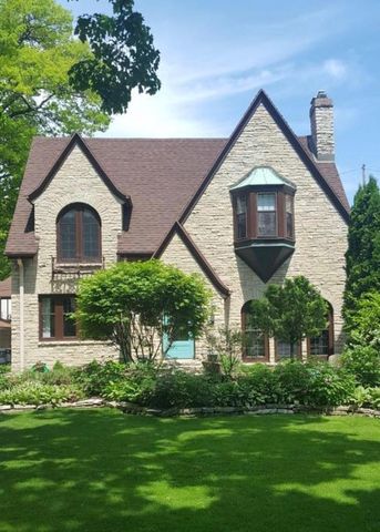 740 E Lexington BOULEVARD, Whitefish Bay, WI 53217