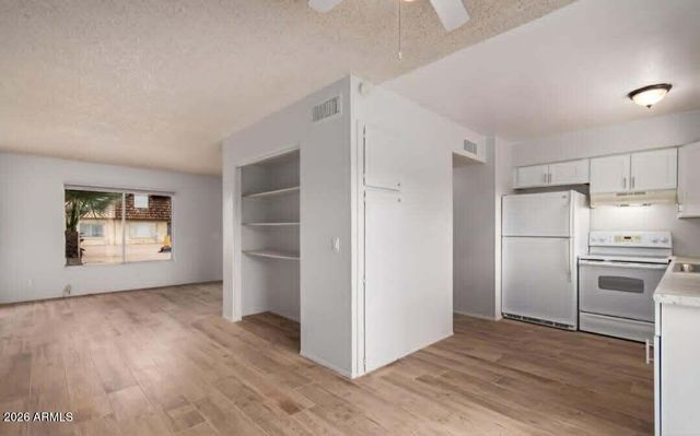 3605 W BETHANY HOME Road 2, Phoenix, AZ 85019
