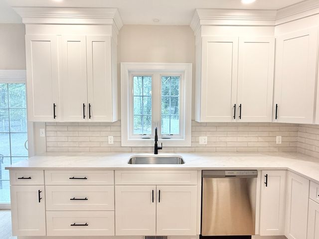 33 Tyng Road, Tyngsborough, MA 01879