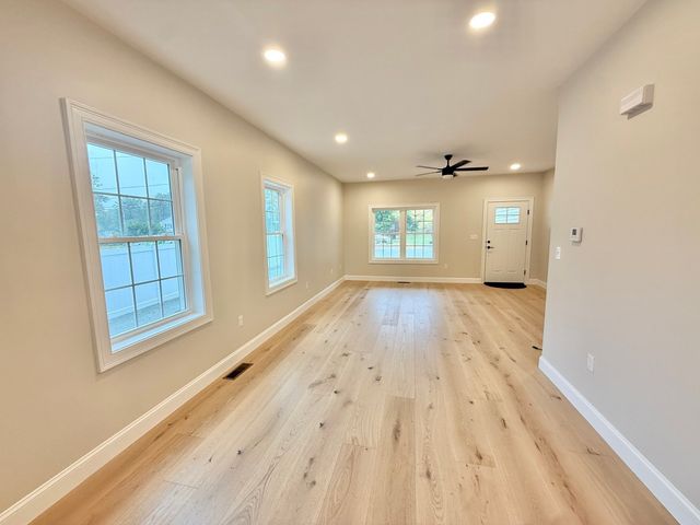 33 Tyng Road, Tyngsborough, MA 01879