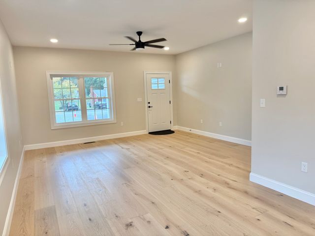 33 Tyng Road, Tyngsborough, MA 01879