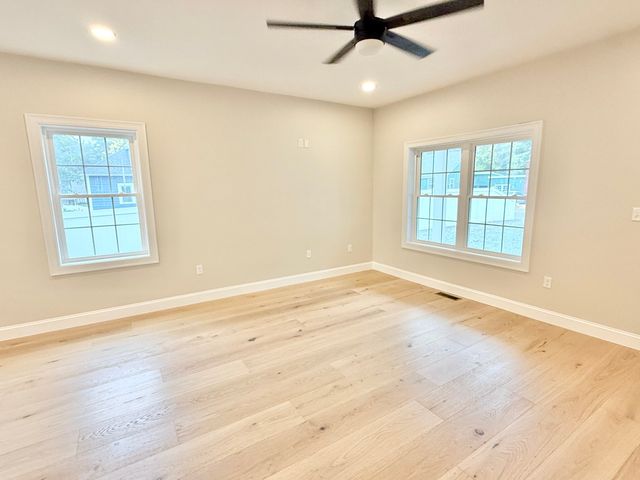 33 Tyng Road, Tyngsborough, MA 01879