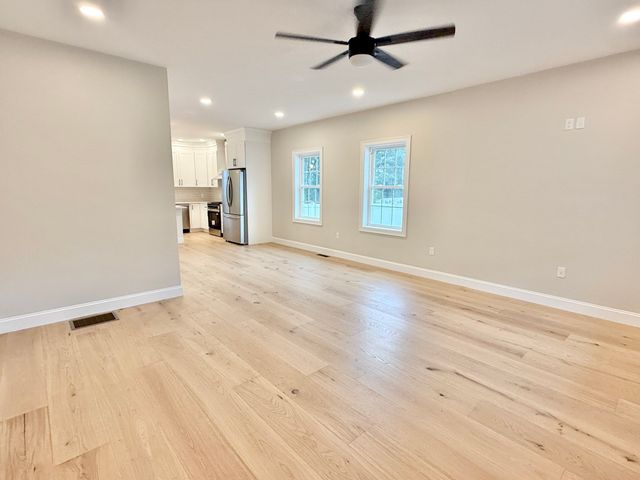 33 Tyng Road, Tyngsborough, MA 01879