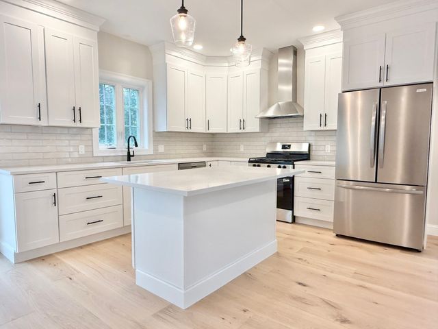 33 Tyng Road, Tyngsborough, MA 01879