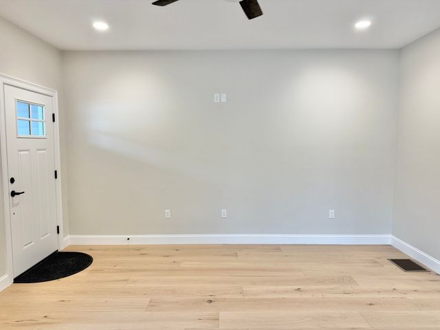 33 Tyng Road, Tyngsborough, MA 01879