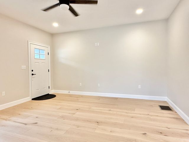 33 Tyng Road, Tyngsborough, MA 01879