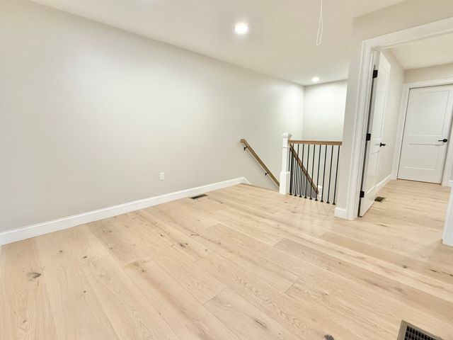 33 Tyng Road, Tyngsborough, MA 01879