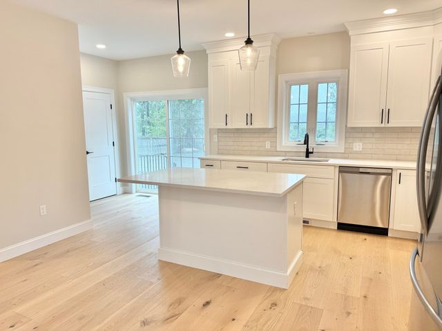 33 Tyng Road, Tyngsborough, MA 01879