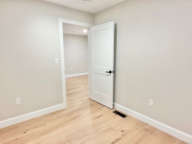 33 Tyng Road, Tyngsborough, MA 01879