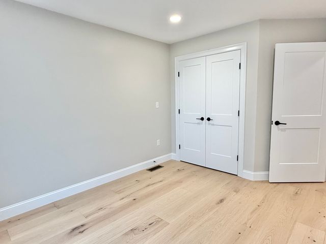 33 Tyng Road, Tyngsborough, MA 01879