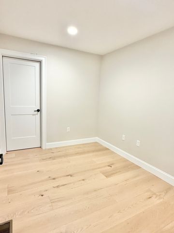 33 Tyng Road, Tyngsborough, MA 01879