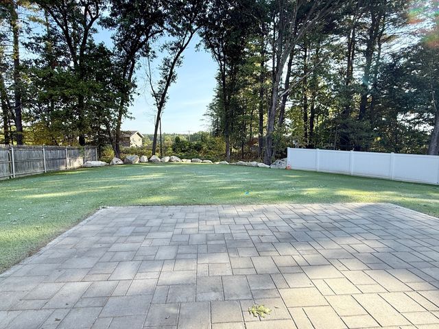 33 Tyng Road, Tyngsborough, MA 01879