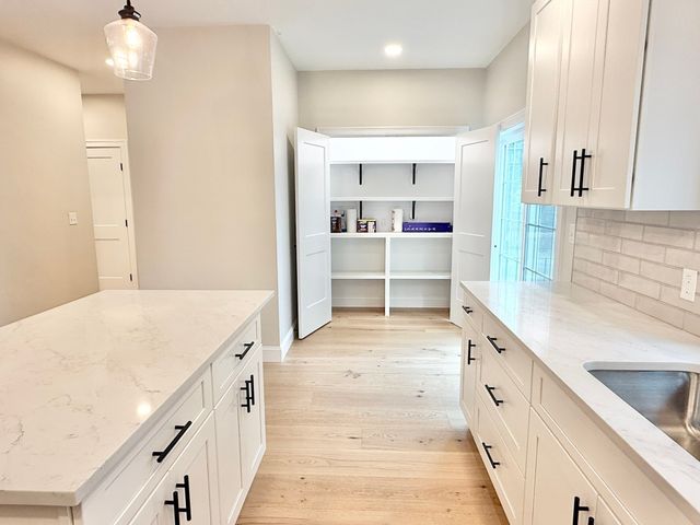 33 Tyng Road, Tyngsborough, MA 01879
