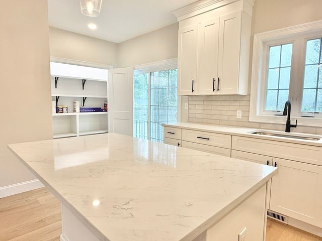 33 Tyng Road, Tyngsborough, MA 01879
